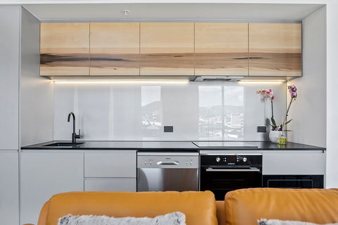 Hobart City Apartments - Holiday Sunshine Coast 8