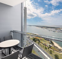 Meriton Suites Southport - Holiday Sunshine Coast