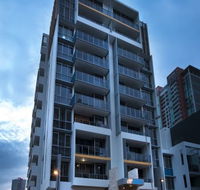 Meriton Suites Southport - Holiday Sunshine Coast