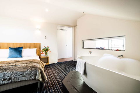 Salamanca Wharf Hotel - Sunshine Coast Tourism 2