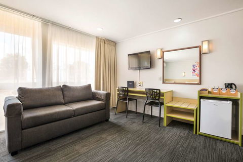 Nightcap at Coolaroo Hotel - Sunshine Coast Tourism 9