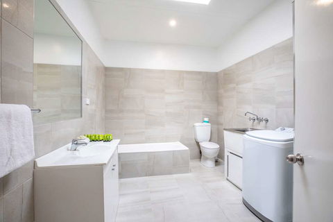 Nightcap at Coolaroo Hotel - Sunshine Coast Tourism 11