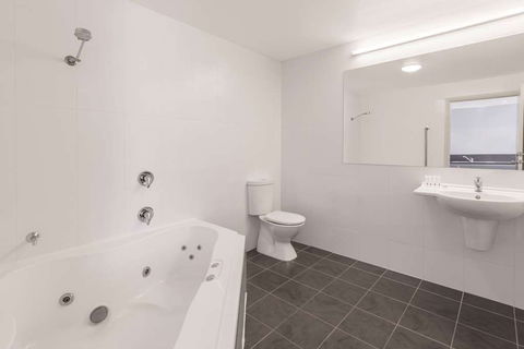 Travelodge Hobart Airport - Sunshine Coast Tourism 9