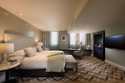 Mayfair Hotel - Sunshine Coast Tourism 8