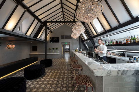 Mayfair Hotel - Sunshine Coast Tourism 15