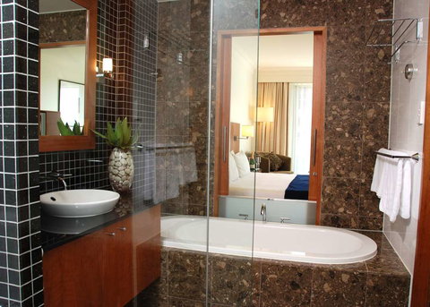 Majestic Roof Garden Hotel - Holiday Sunshine Coast 4