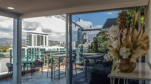 Majestic Roof Garden Hotel - Holiday Sunshine Coast 10