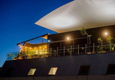 Majestic Roof Garden Hotel - Holiday Sunshine Coast 13