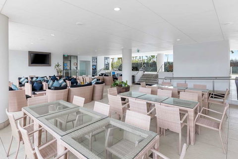 Wyndham Surfers Paradise Resort - Sunshine Coast Tourism 13