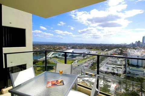 Mantra Broadbeach On The Park - Holiday Sunshine Coast 1