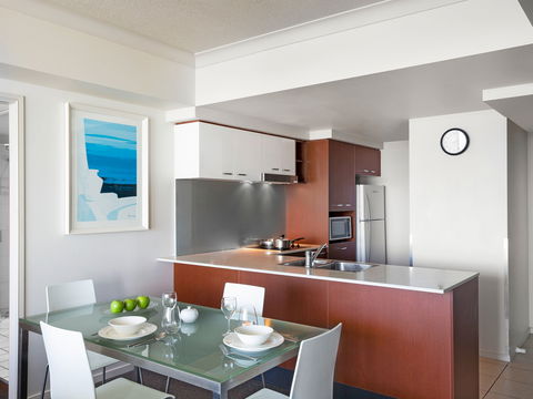 Mantra Towers of Chevron Surfers - Sunshine Coast Tourism 6