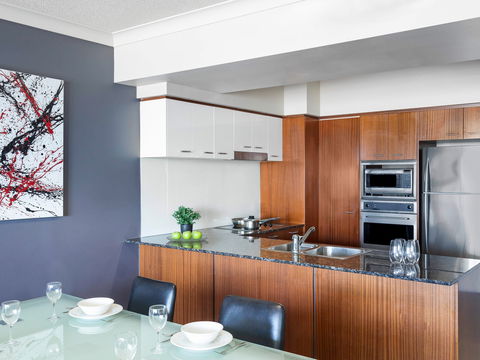 Mantra Towers of Chevron Surfers - Sunshine Coast Tourism 11