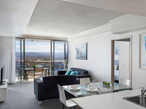 Mantra Towers of Chevron Surfers - Sunshine Coast Tourism 12