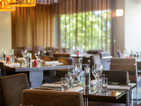 Novotel Canberra - Sunshine Coast Tourism 1