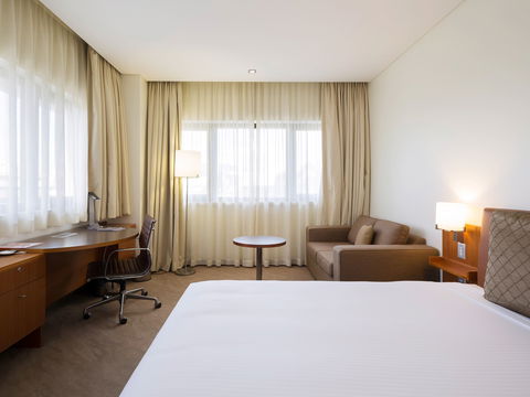 Novotel Canberra - Sunshine Coast Tourism 4