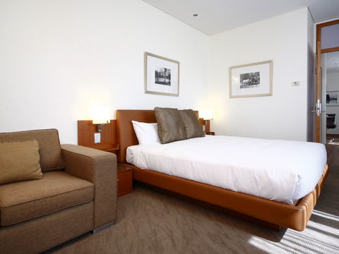 Novotel Canberra - Sunshine Coast Tourism 5