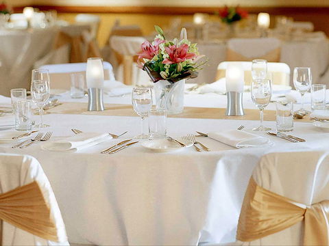 Novotel Canberra - Sunshine Coast Tourism 6
