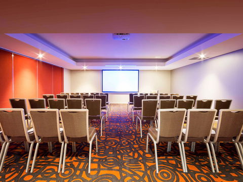 Novotel Canberra - Sunshine Coast Tourism 7