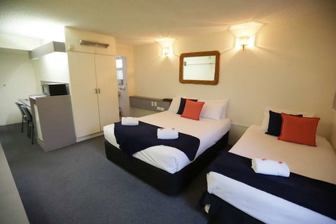 Emerald Central Hotel - Holiday Sunshine Coast 5