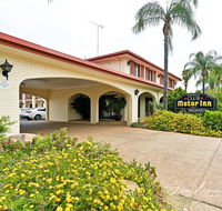 Narrandera Club Motor Inn - Holiday Sunshine Coast