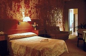 Desert Cave Hotel - Sunshine Coast Tourism 2