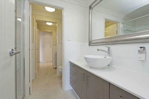 Zappeion Apartments - Holiday Sunshine Coast 2