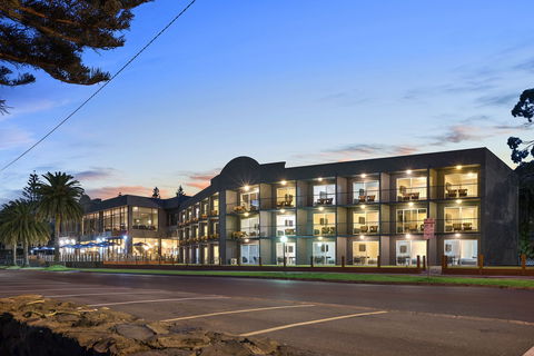 North Pier Hotel Cowes - Holiday Sunshine Coast 1