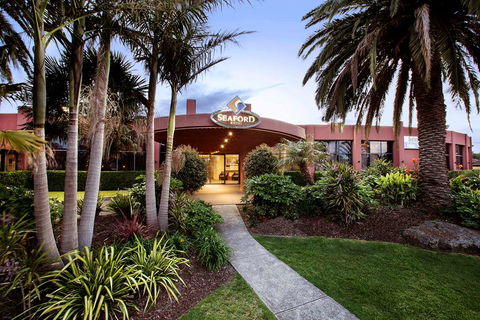 Nightcap At Seaford Hotel - Sunshine Coast Tourism 0