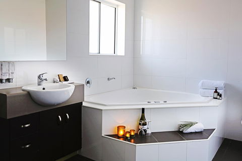 Drovers Motor Inn - Sunshine Coast Tourism 1