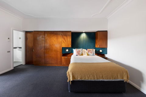 Regents Court - Sunshine Coast Tourism 1