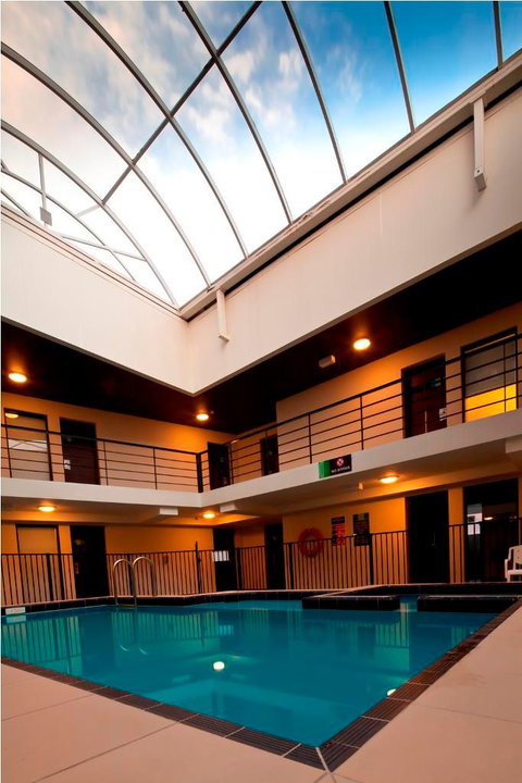 Cambridge Hotel Sydney - Holiday Sunshine Coast 2