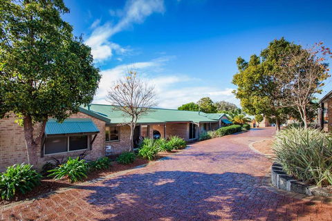 Quality Suites Banksia Gardens - Sunshine Coast Tourism 1