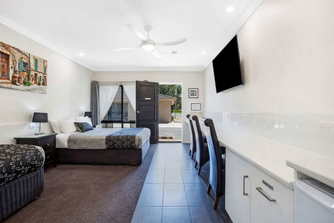 Comfort Inn May Park - Sunshine Coast Tourism 1