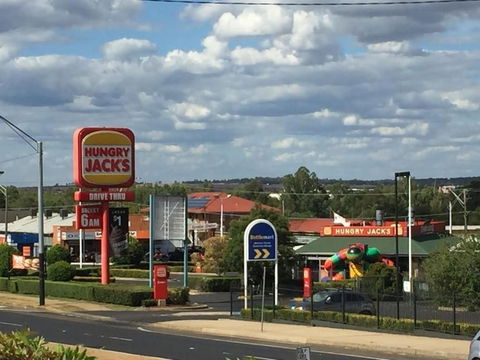 Across Country Motel & Svcd Apts - Sunshine Coast Tourism 1