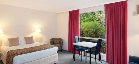Hotel Ringwood Lake - Sunshine Coast Tourism 0