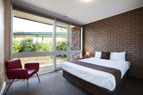 Burvale Hotel - Sunshine Coast Tourism 1