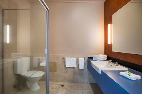 Burvale Hotel - Sunshine Coast Tourism 2