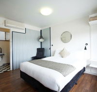 Siesta Central Apartments - Holiday Sunshine Coast