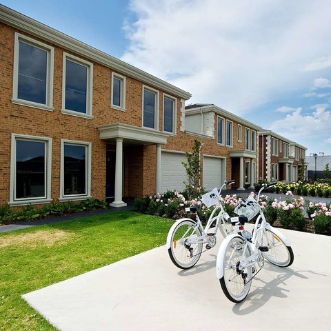 Mansi on Raymond - Holiday Sunshine Coast 0