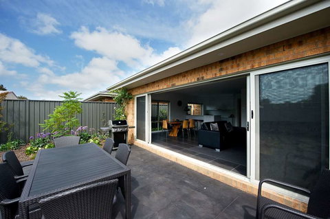 Mansi on Raymond - Holiday Sunshine Coast 2