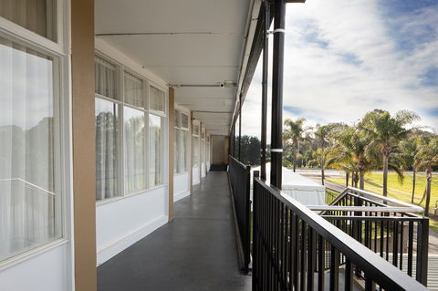 Rivers Inn Motel - Sunshine Coast Tourism 1