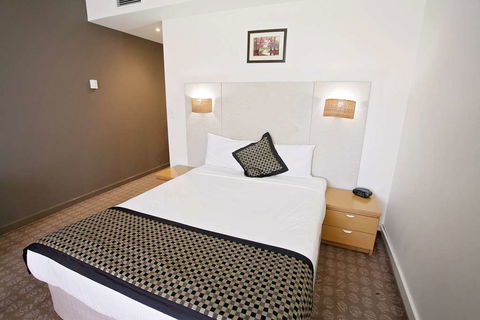 Golden Pebble Hotel - Sunshine Coast Tourism 2