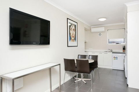 Forrest Hotel & Apartments - Holiday Sunshine Coast 2