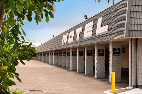 Dalrymple Motel - Sunshine Coast Tourism 0