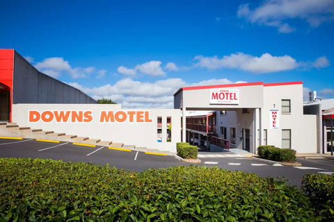 Downs Motel - Sunshine Coast Tourism 1