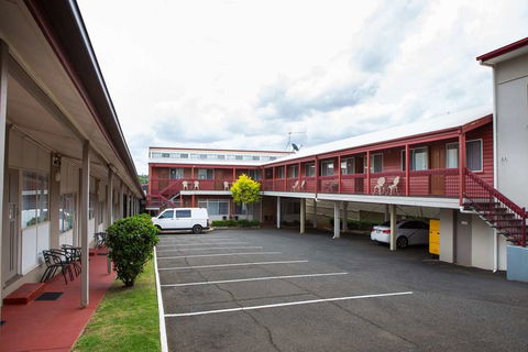Downs Motel - Sunshine Coast Tourism 2