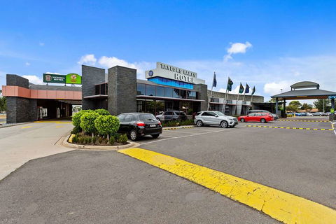Quality Inn Taylors Lakes Motel - Sunshine Coast Tourism 2