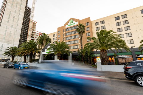 Holiday Inn Parramatta - Holiday Sunshine Coast 1