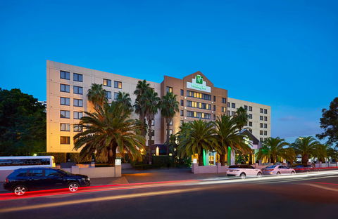 Holiday Inn Parramatta - Holiday Sunshine Coast 2
