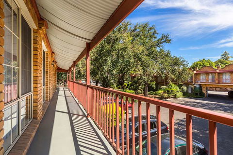 Best Western Cathedral Motor Inn - Holiday Sunshine Coast 1